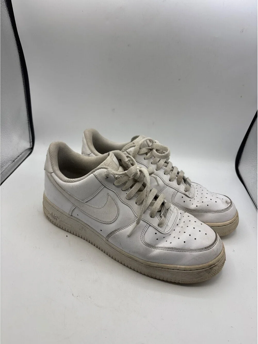 Nike Mens Air Force 1 Low Sneakers White Size 8.5 Leather Casual Shoes 315122-11